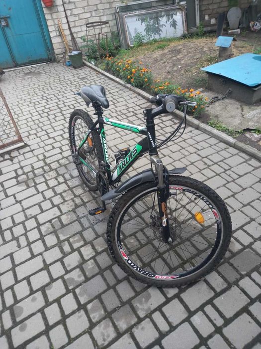 Продається спортивний волосипед.