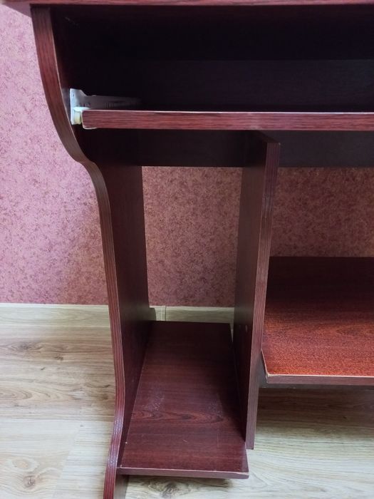 Продам компьютерный стол