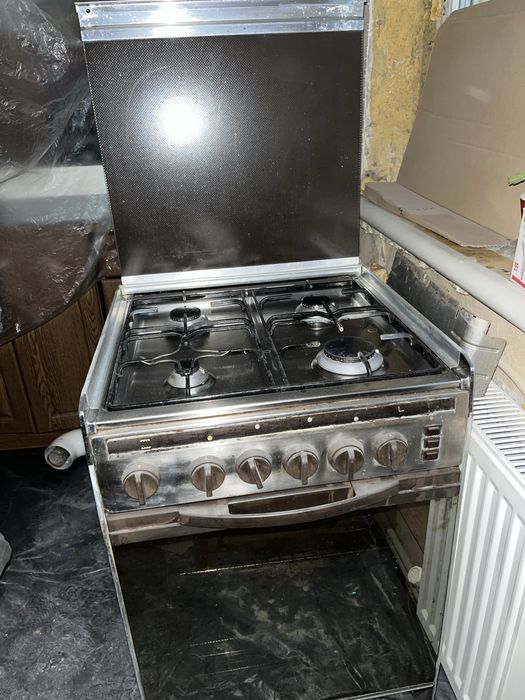 Газова плита Delonghi