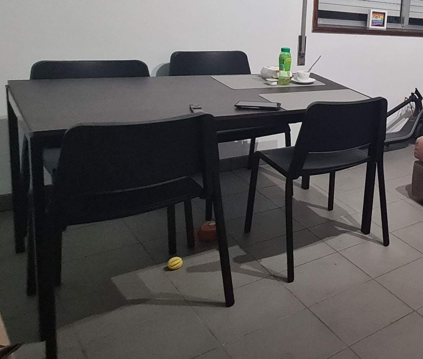 Mobília, mesa, cama, mesa de cabeceira armário