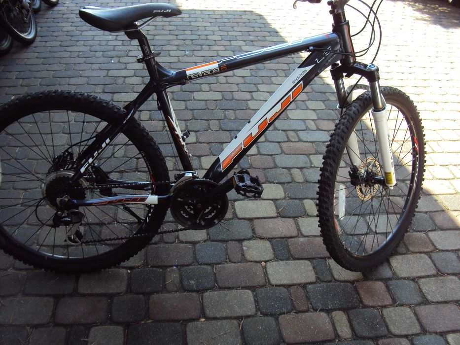 Rower 26" R19" marki FUJI osprzęt alivio shimano hydraulika - jak nowy