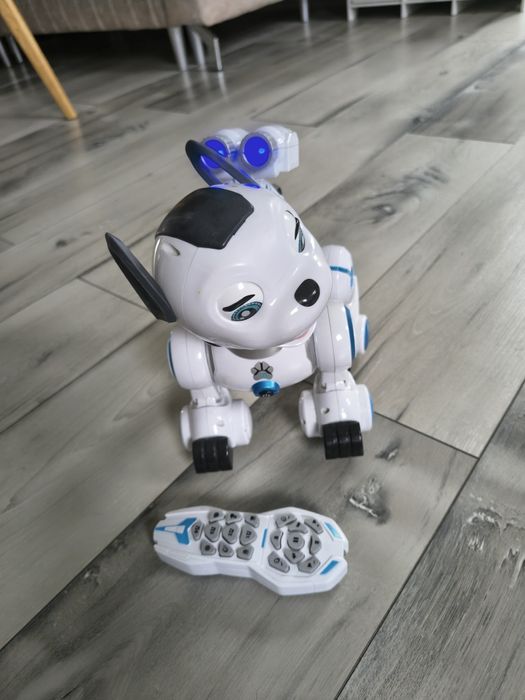 Robopies Cyber Pies jeździ rusza się