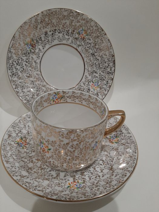 Conjunto chávena e 2 pratos