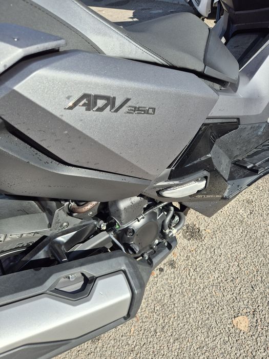 Scooter Honda Adv350