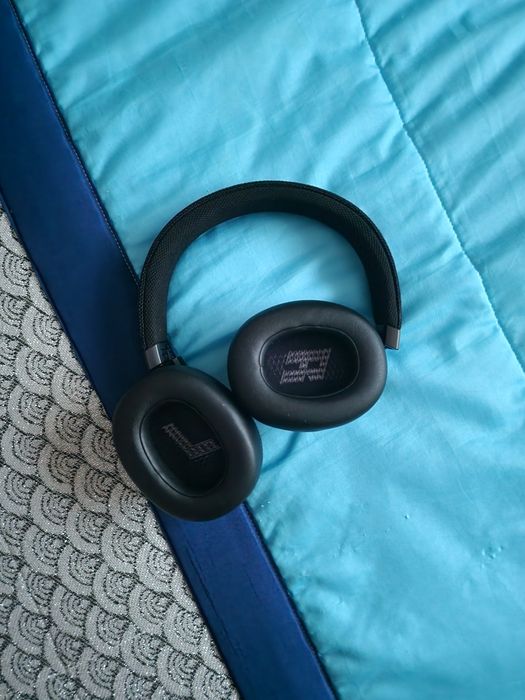 Auscultadores Bluetooth JBL Live 660NC c/ ANC - Como Novos na Caixa Completa