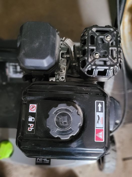 Wertykulator areator spalinowy