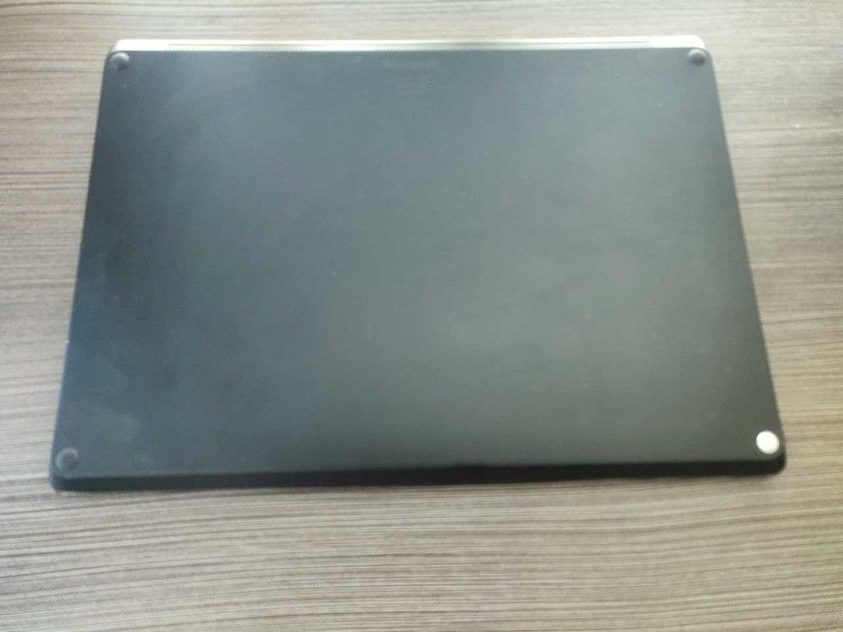 13" Microsoft surface 1969  i5 8250u/8gb/256gb