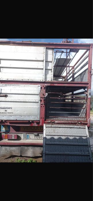 Atrelado de animais vivos