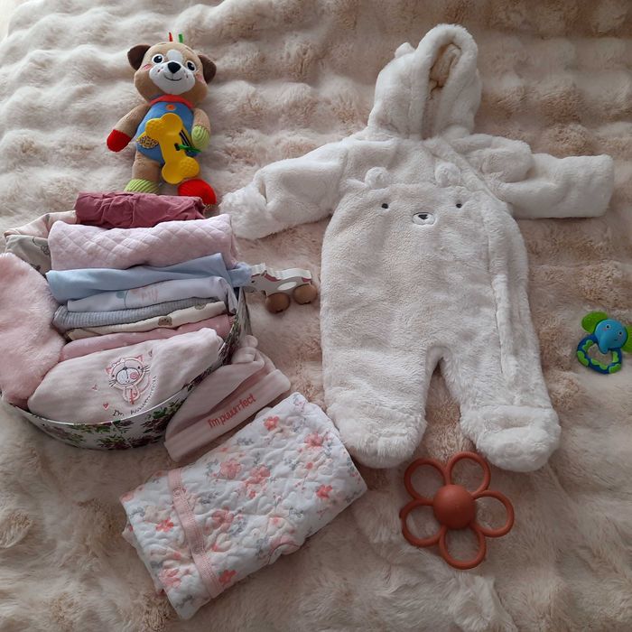 Zestaw ubranek 0-3 dla dziewczynki