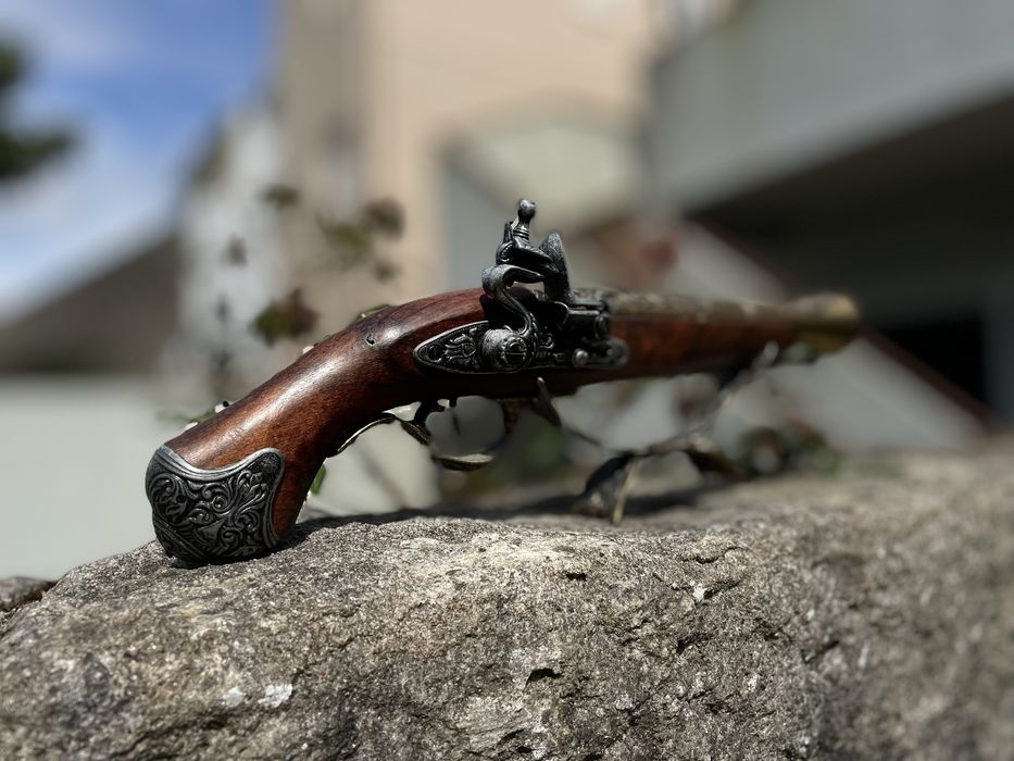Replica de pistola antiga