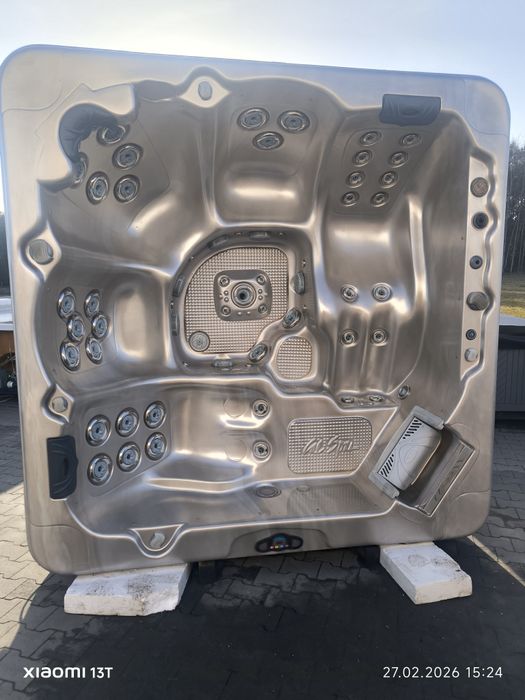 Mocne jacuzzi Ogrodowe Cal Spas 5 pomp Balboa