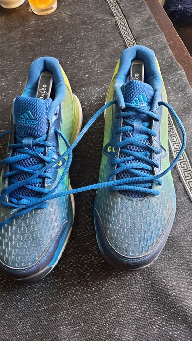 Sportowe buty firmy ADIDAS