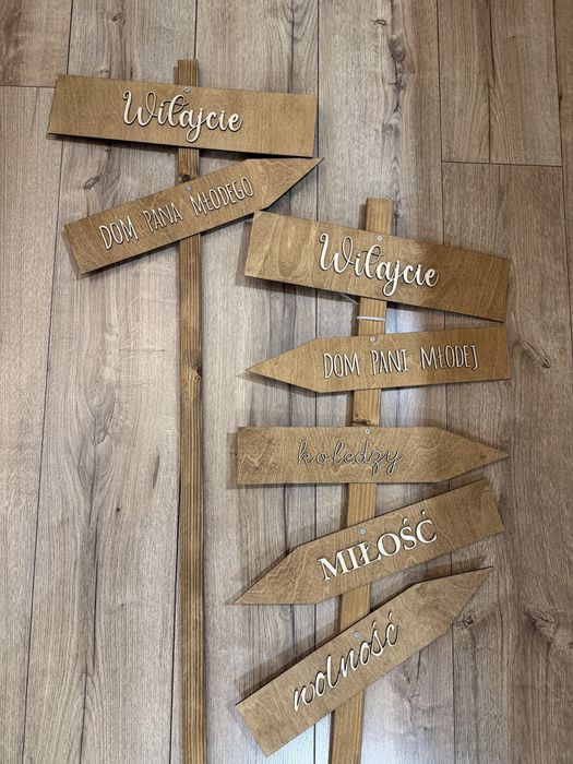 Ozdobne drogowskazy ślubne