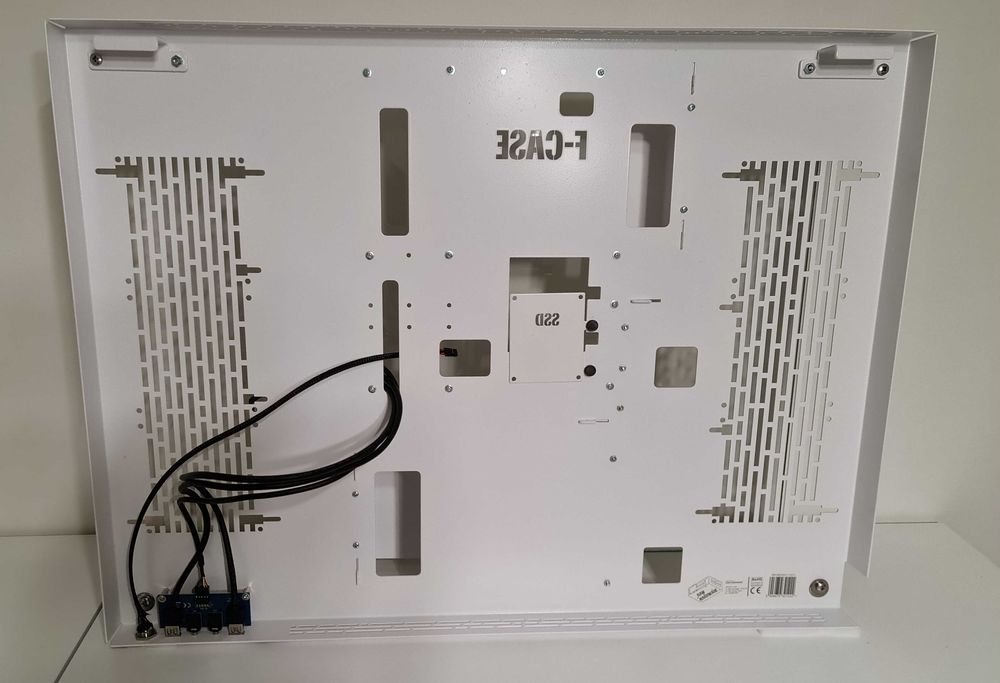 Otwarta obudowa PC na ścianę, szkło hartowane, 2 x AIO 360 potężna