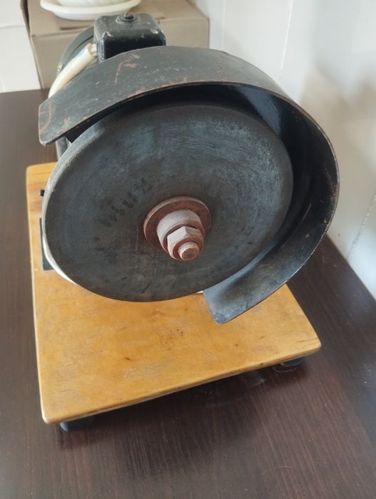 Заточной станок самодельный.