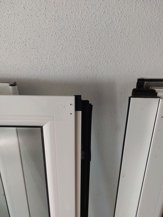 Janelas alumínio oscilobatente e vidro duplo