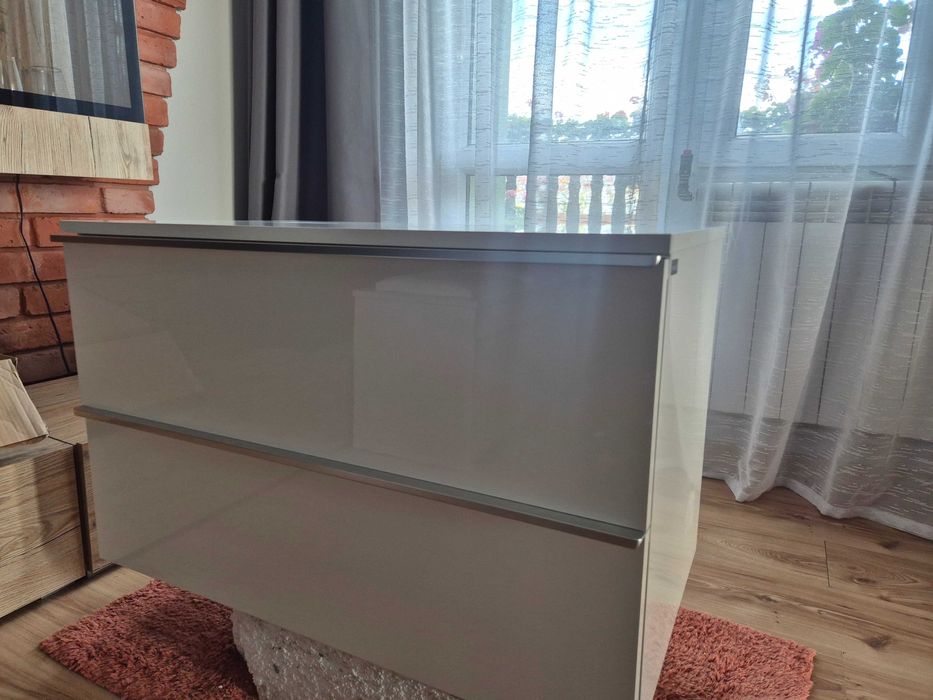 Sprzedam nowa szafke łazienkowa biala z blatem 80cm