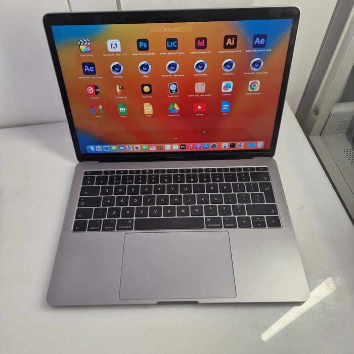 MacBook Pro 13" (2017 com varios programas)