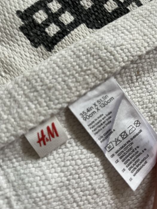 Bialy dywan dzieciecy tor dla aut h&m jak Ikea