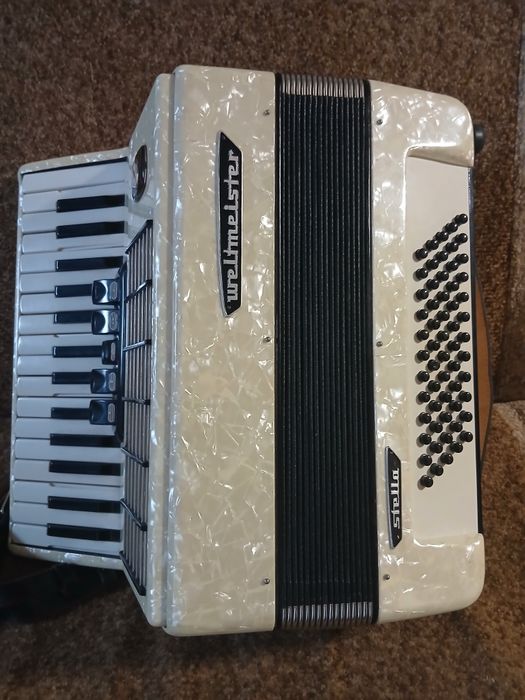 Akordeon Weltmeister Stella 60 bas