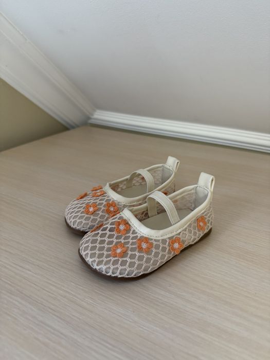 Дитяче взуття кеди кросівки туфлі сабо