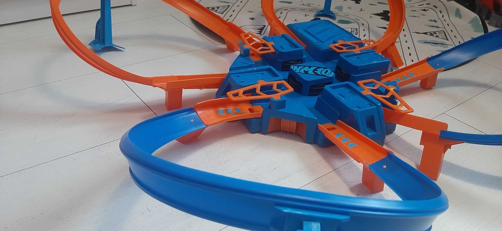 Tor samochodowy Criss Cross Crash Hot Wheels