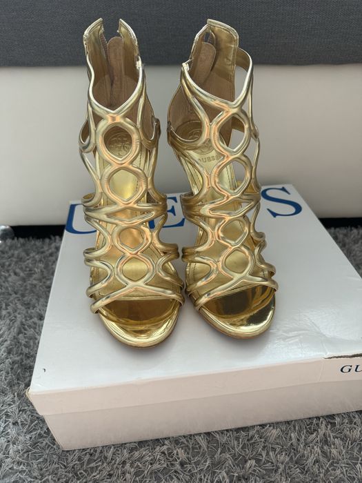 Zlote szpilki guess 37