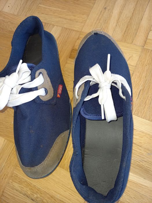 Tenisówki granatowe rozmiar 36.