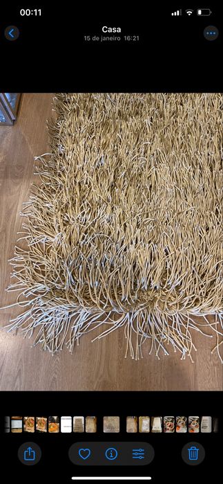 Tapete bege- dourado com pelo comprido