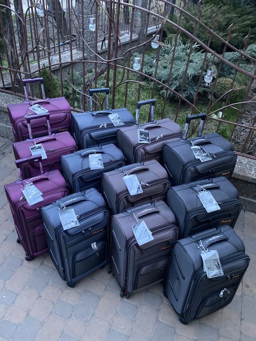 Валіза  THREE BIRDS ,на 4-х колесах .Всі розміри і кольори .