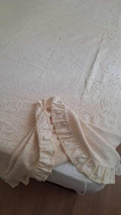 colcha com folho BEJE NOVA