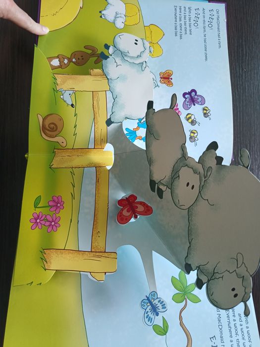 Музична pop-up дитяча книга англійською Old MacDonald had a farm