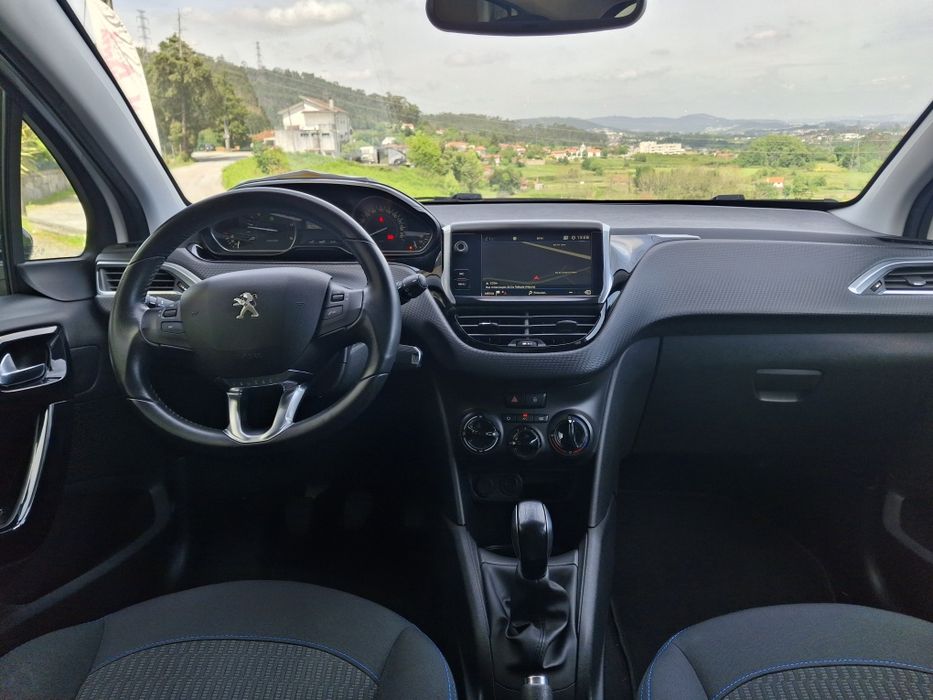 Peugeot 208 Signature