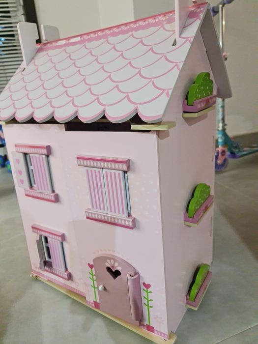 Casa bonecas madeira