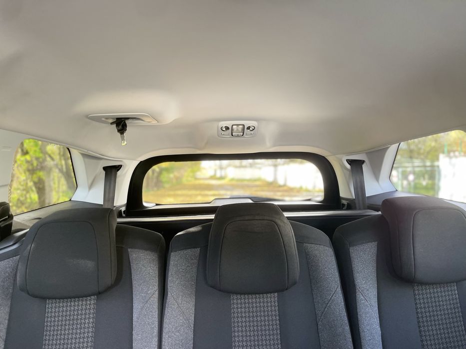 Продам Peugeot 5008