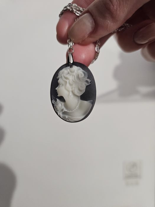 Naszyjnik kamea biala dama vintage retro elegancki