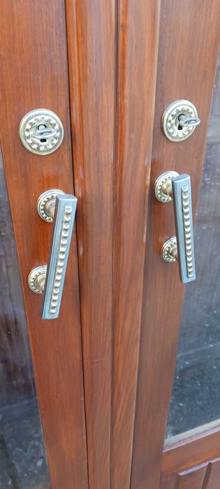 Móvel de sala/cristaleira. Preço de saldo