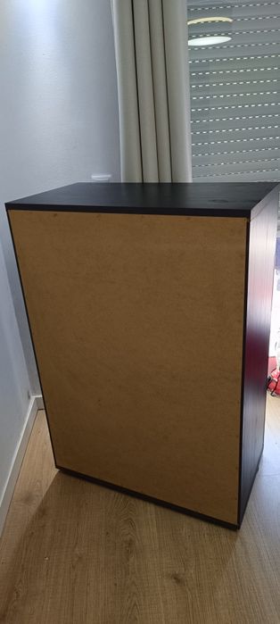 Cómoda em preto para quarto