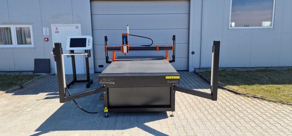 Ploter frezujący CNC BlackMill 1624 – frezarka do drewna i plexi