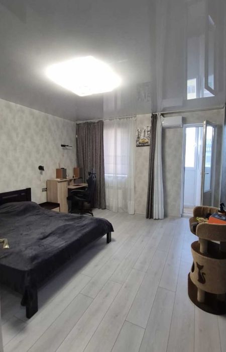 Продається затишна однокімнатна квартира в Молодiжному.