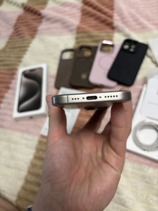 Iphone 15 pro natural titanium