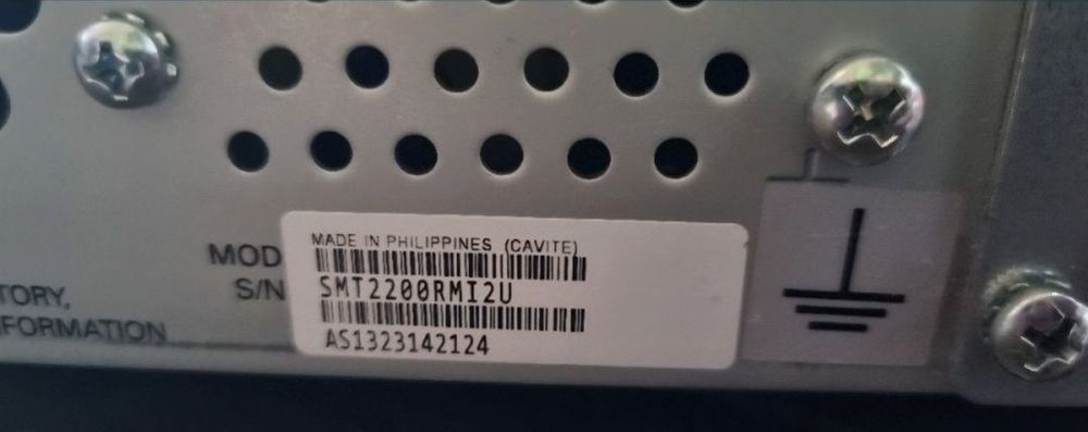 Zasilacz UPS APC SMT2200RMI2U, Nowe akumulatory !