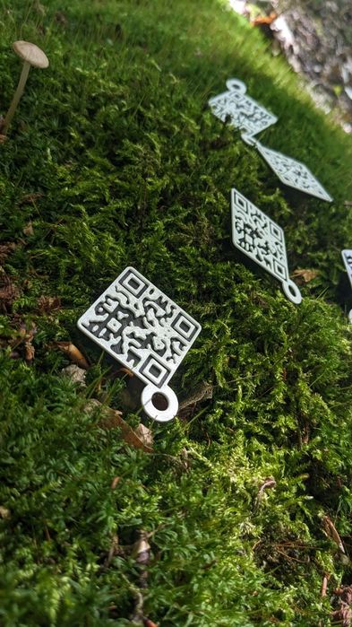 Breloczki z kodami QR wykonane na drukarce 3D