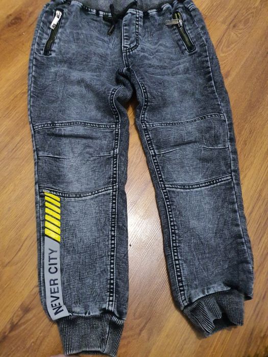 Dżeginsy 122/128 spodnie chłopięce