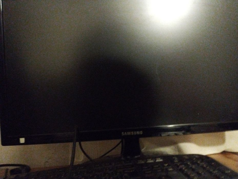 Продам  Компьютер с комплектацией монитор клавиатура игровая мы