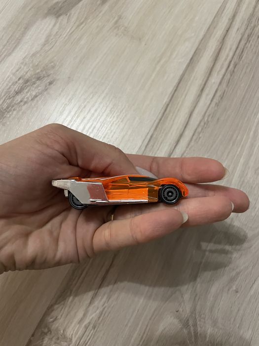 Машинка hot wheels