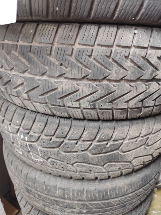 Резина разная  215/70/R16