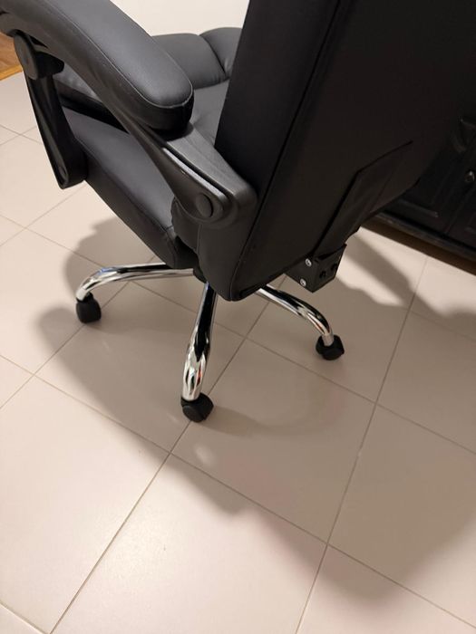 Vendo cadeira escritório nova