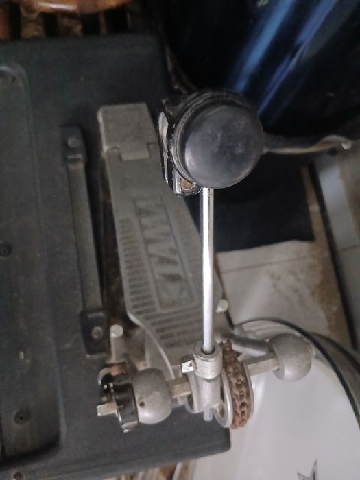 Tripé de Patro de choque e pedal de bombo