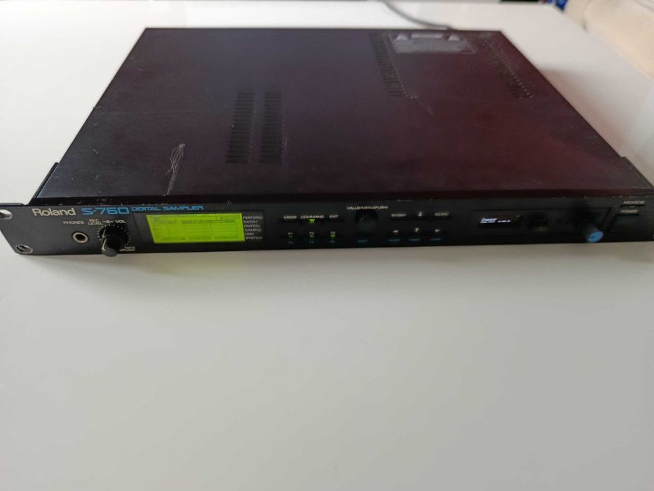 Roland S-760 Sampler + Gotek LCD + 18MB RAM
